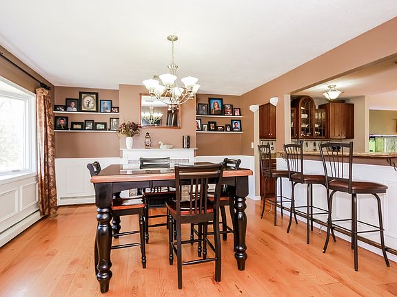 4th image of 24 Shaker Ln