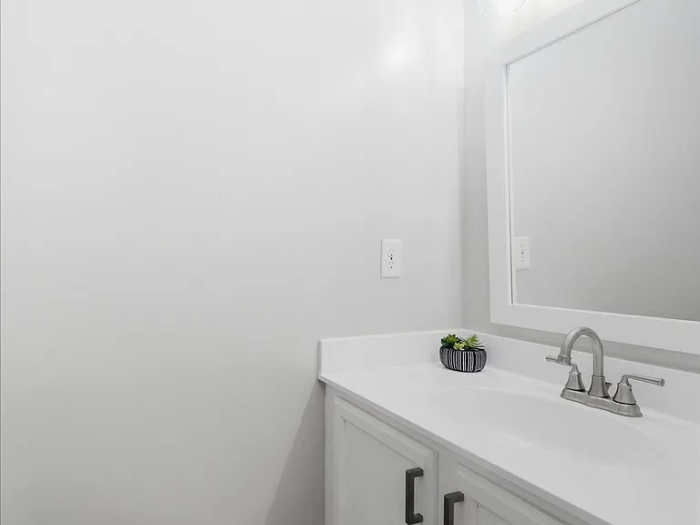 8006 Banister Loop — Photo 5