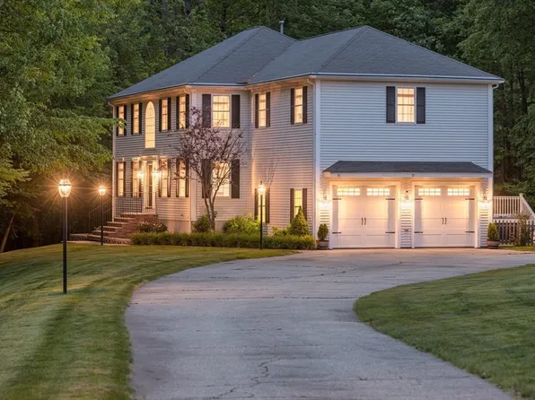 11 Whitewood Cir, Amesbury, MA 01913