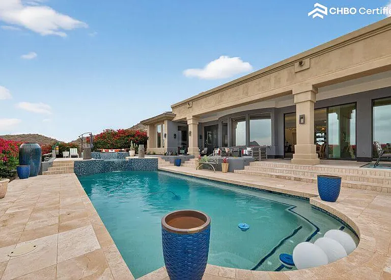 Resort style diving pool w/ hot tub, cold plunge & waterfall
