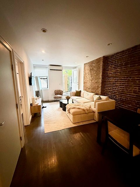 1st image of 123 E 18th St APT 2
