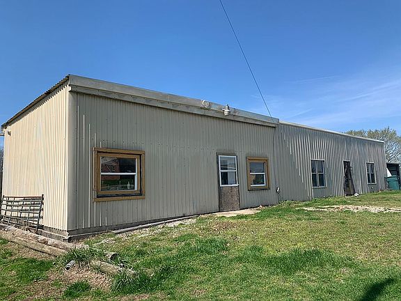 Building with bathroom 