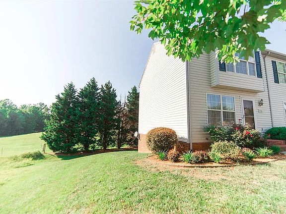 2nd image of 136 Mulberry Cir