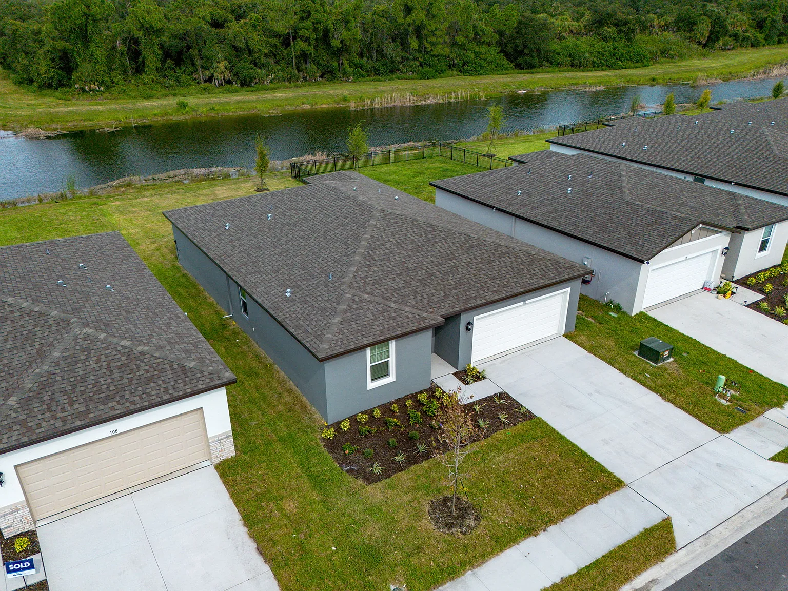 4 bed, 1840 sqft, $2,700 — Photo 3