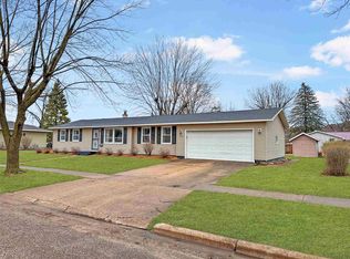 1104 S 12th St, Prairie Du Chien, WI 53821