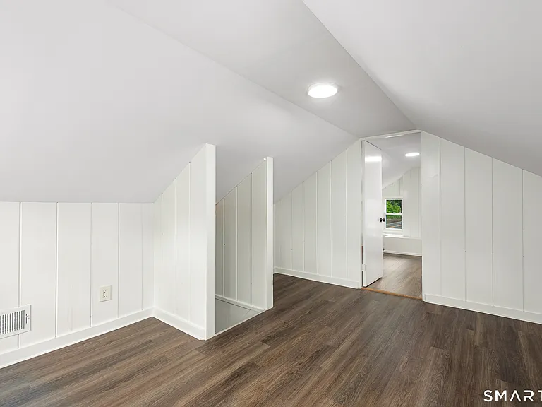 560 Manchester Rd — Photo 33