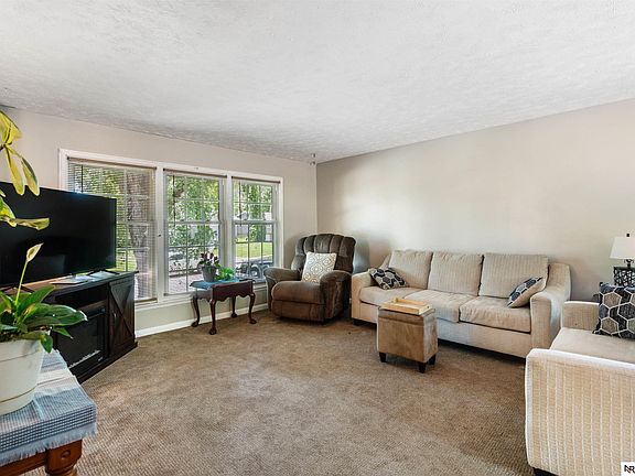 5th image of 8816 Park View Blvd