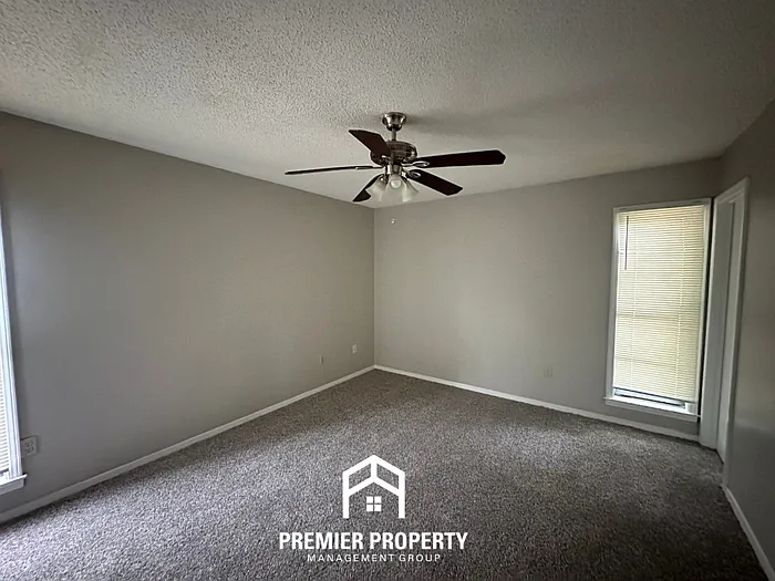 1082 Hooker St — Photo 8