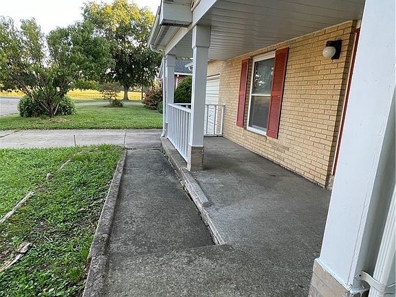 3rd image of 5 Sanders Dr