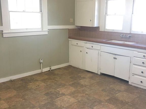 3rd image of 412 W Florinda St