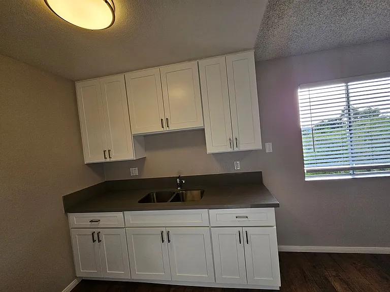Del Mar Apartment Homes — Photo 52