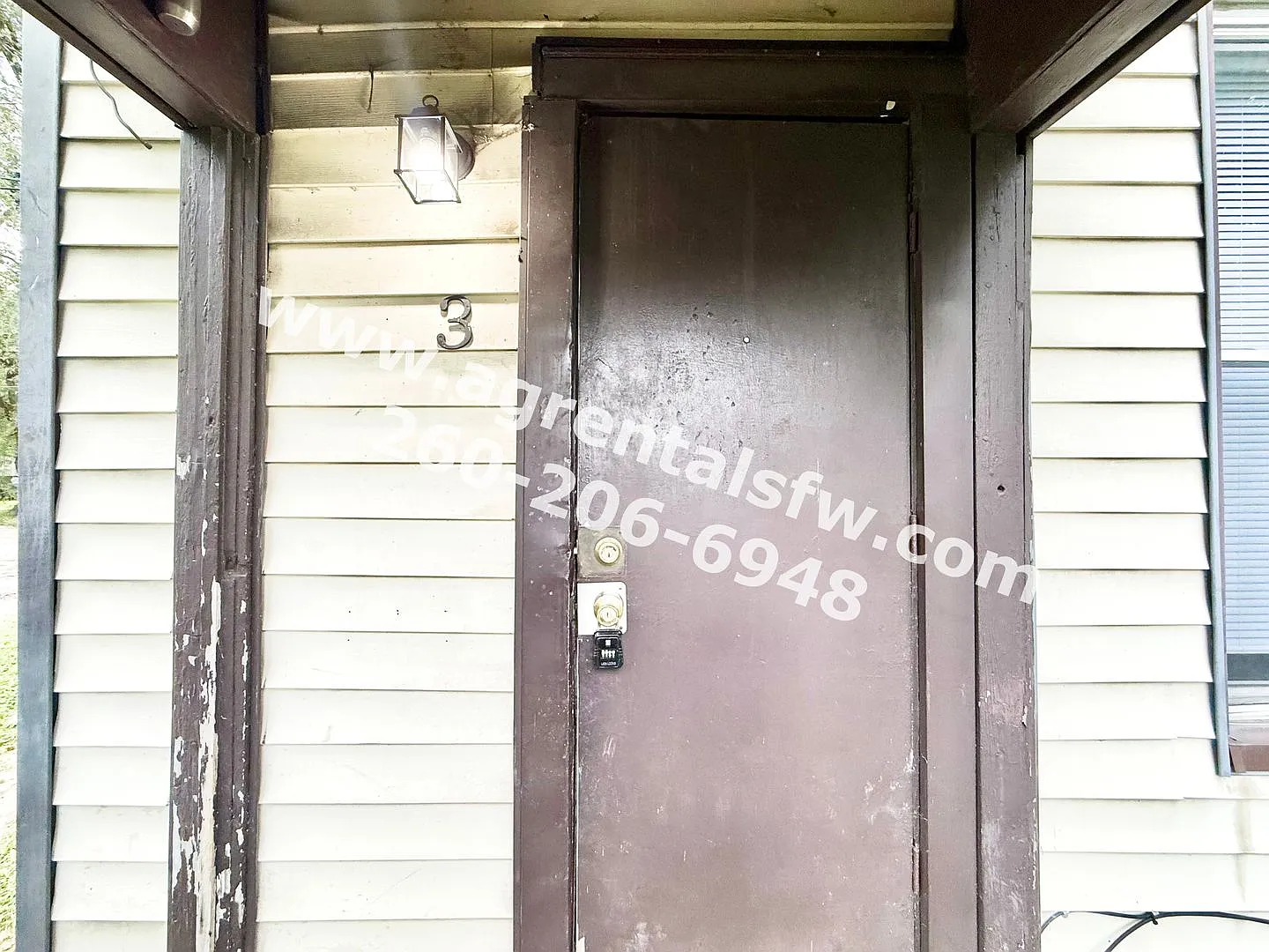 2828 Raymond St — Photo 3