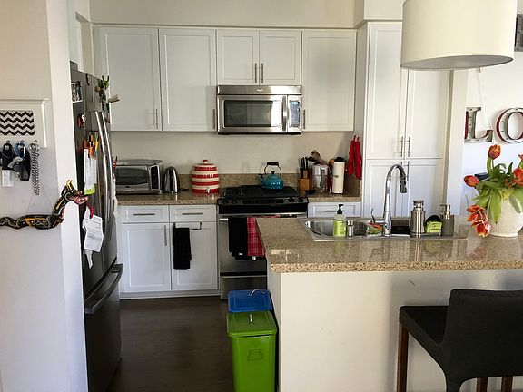 4th image of 984 Indian Wells Ave