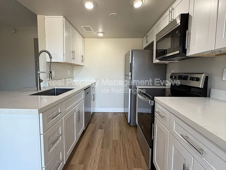 828 E Joan D Arc Ave — Photo 8