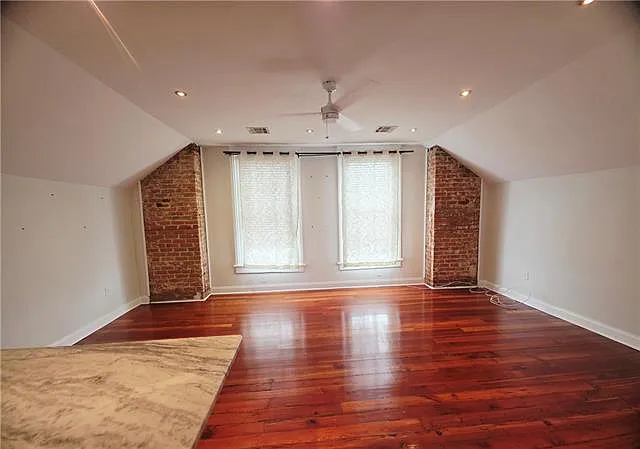 2 bed, 1.0 bath, 900 sqft, $2,200 — Photo 2