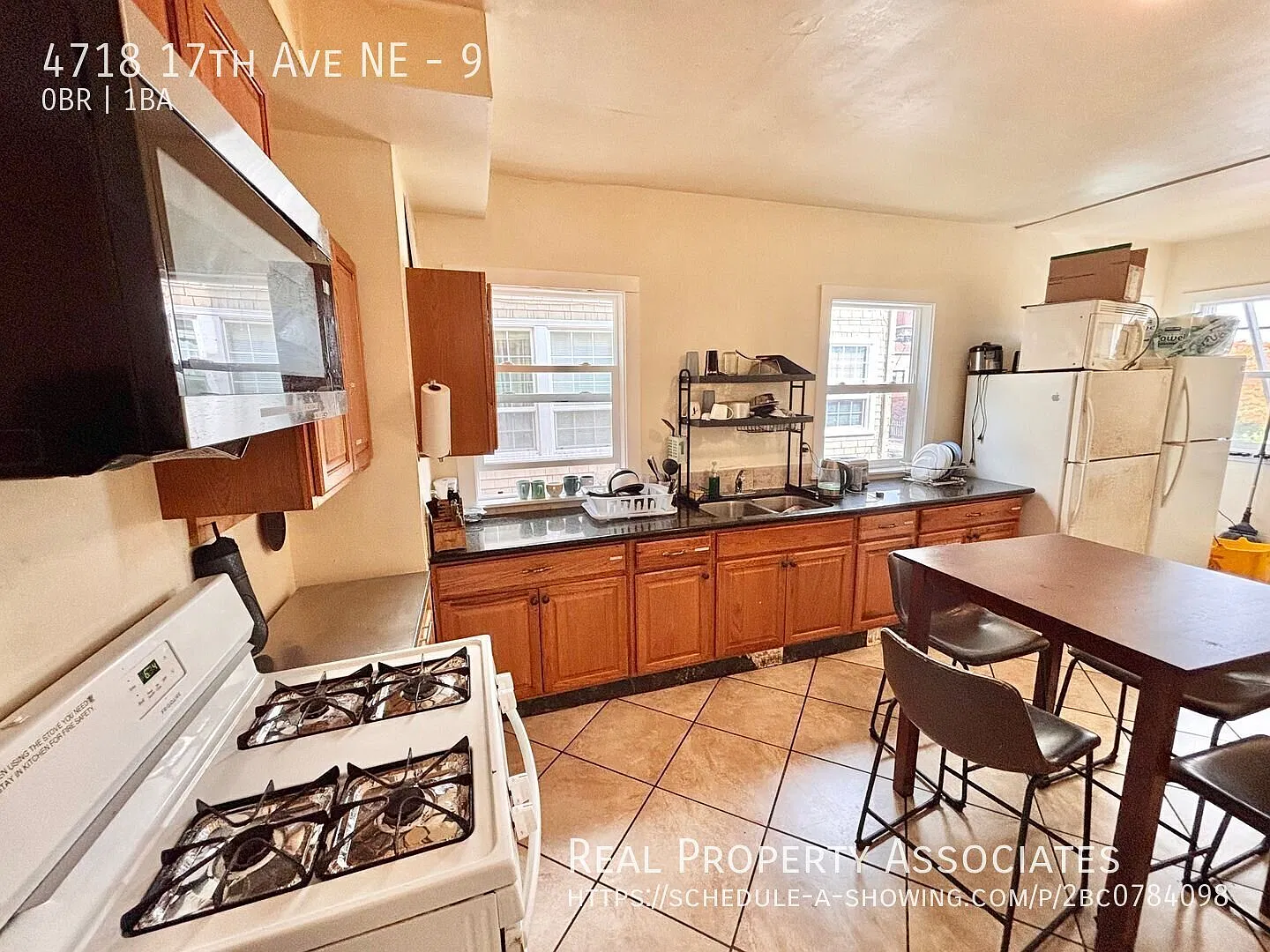 Room For Rent In The University District Flexible Lease Terms! *Shared Living* — Photo 4