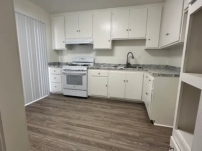 Palm Terrace Apartments — Photo 16