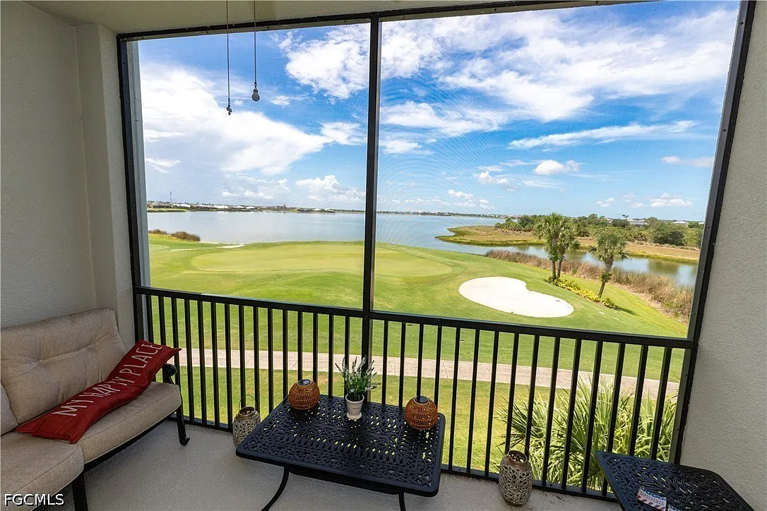 2 bed, 2.0 bath, 1120 sqft, $4,500 — Photo 1