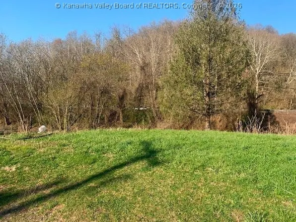 2235 Falcon Dr, Charleston, WV 25387