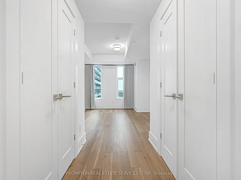 455 Wellington St W #908 — Photo 40