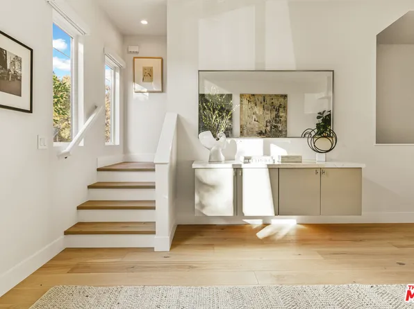 3230 S Barrington Ave, Los Angeles, CA 90066