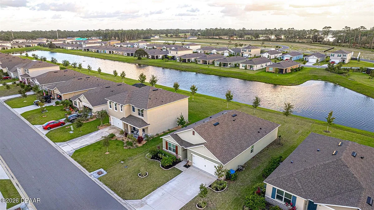 Building Photo - 1326 Middle Lake Dr
