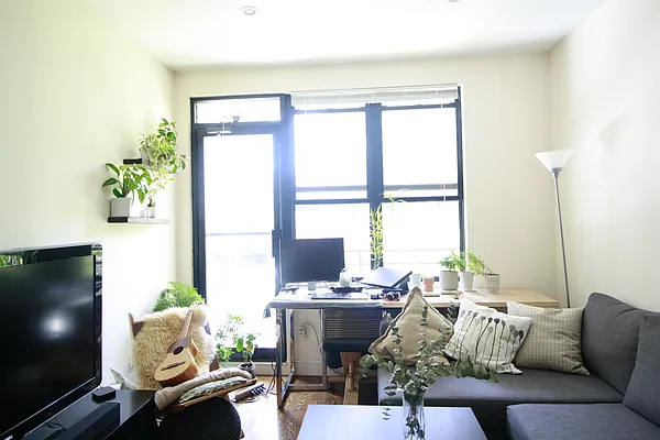 Rented by Grand & Co. | media 2