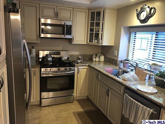 4th image of 21931 Burbank Blvd #5
