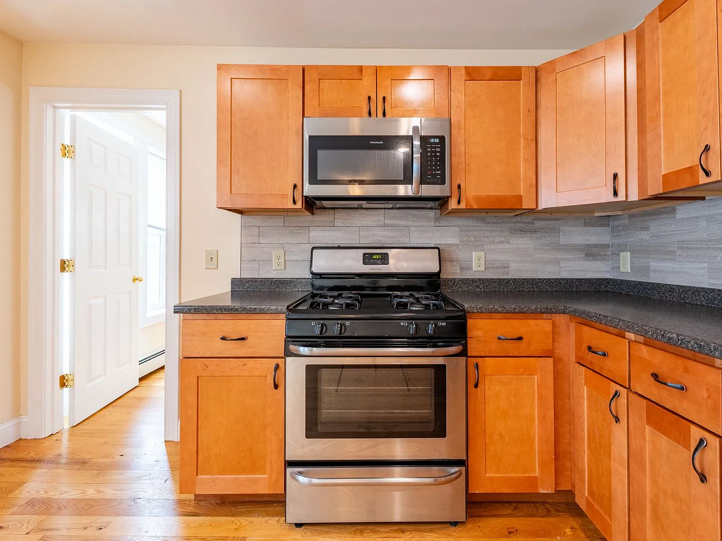 83 Park St — Photo 3