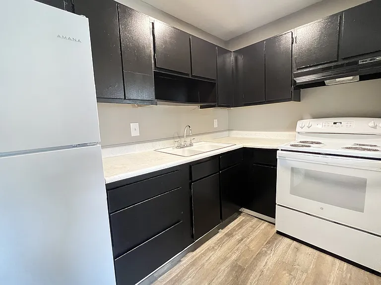 Twin Gables Apartments — Photo 58
