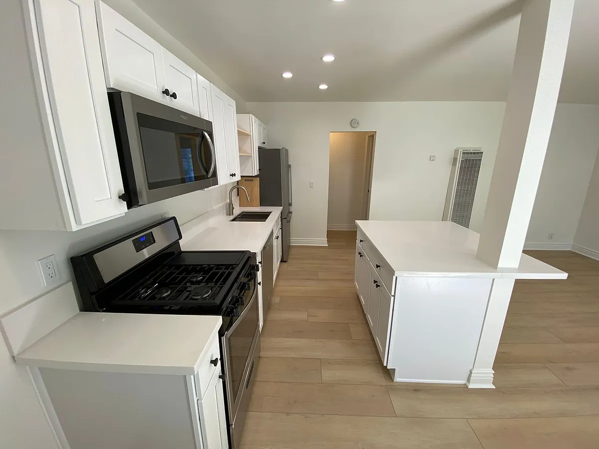 Building Photo - 203 Ladera Street