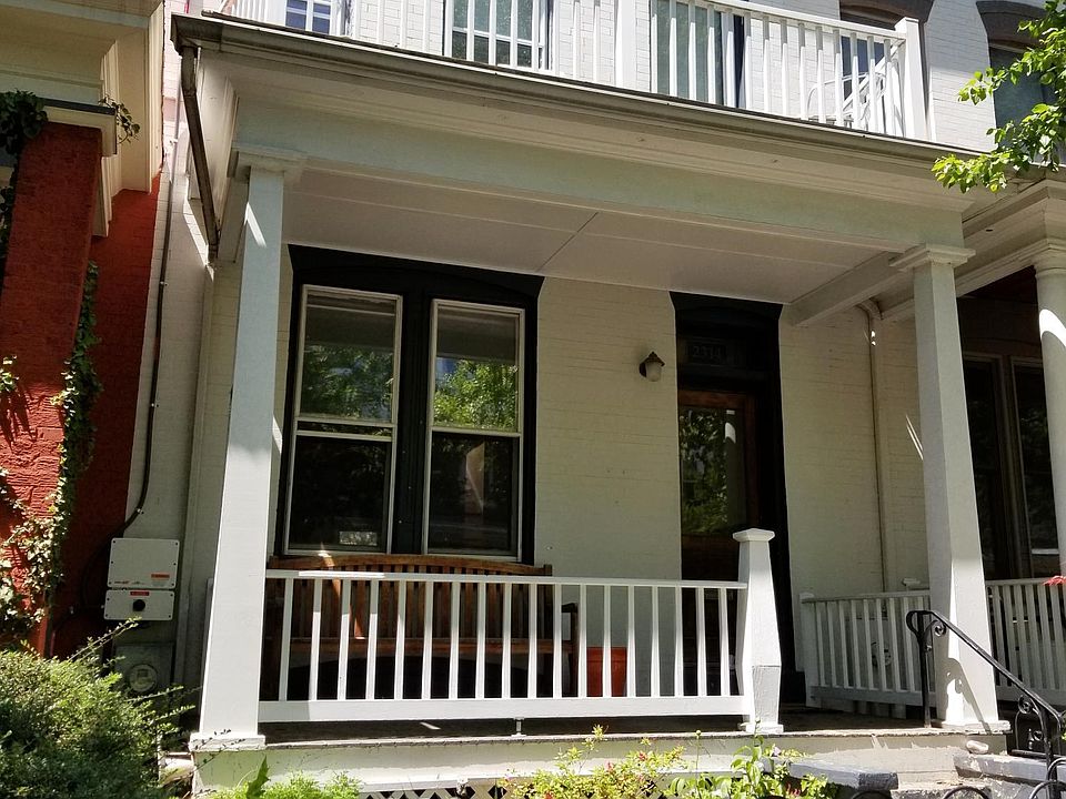 Front of house (porch bench included in rental)