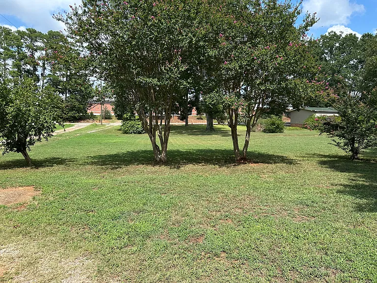 211 Sunset Dr — Photo 5