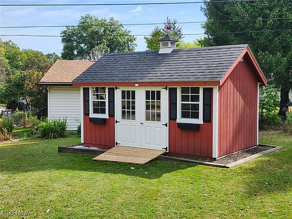 3rd image of 777 Crestwood Ave
