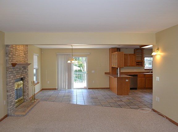 3rd image of 808 Horseshoe Dr