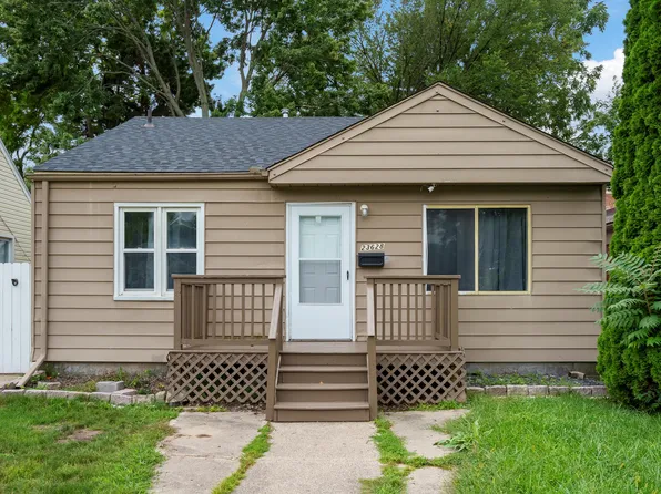 23628 Carlington St, Clinton Township, MI 48036