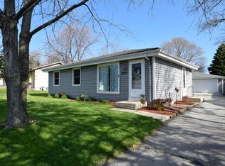 2622 Sunrise Rd, Racine, WI 53402