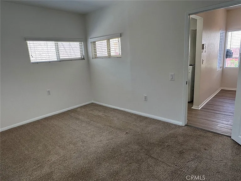 1052 W 25th St — Photo 20