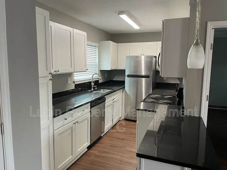 1616 Monroe Ave #7 — Photo 4