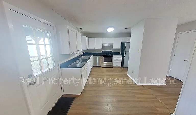 701 S Valentine Dr — Photo 7