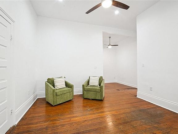 2nd image of 5418 Magazine St