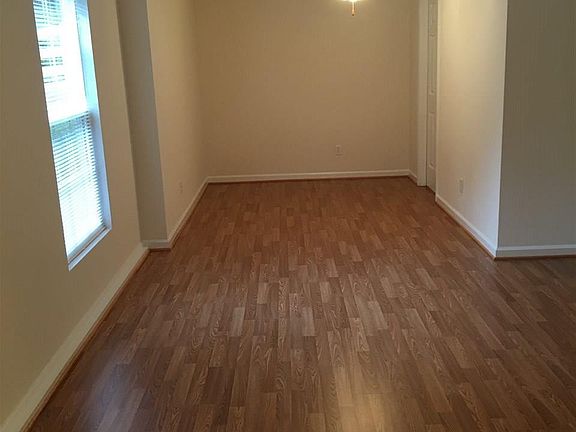 3rd image of 252 Snapdragon Rd