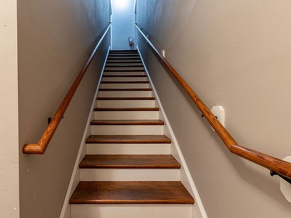 5th image of 204 N Columbus St APT C