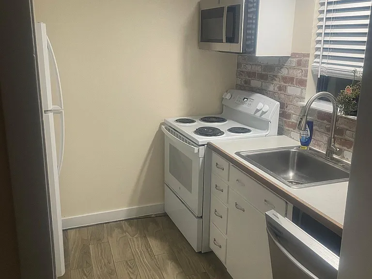 Galley kitchen w fridge, oven, range, microwave, dishwasher & garbage disposal