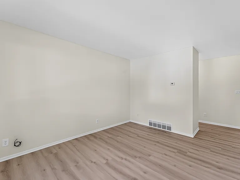 316 Park Ave — Photo 9