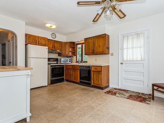 5th image of 75 Edwards Pl