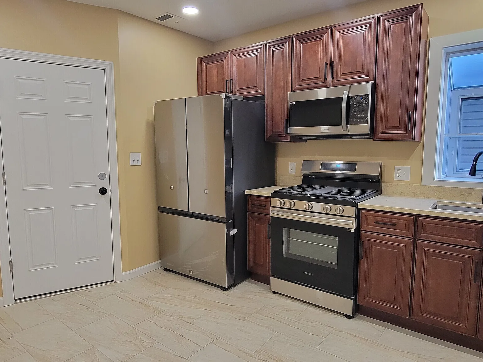 5 bed, 1.5 bath, 1479 sqft, $3,000 — Photo 4