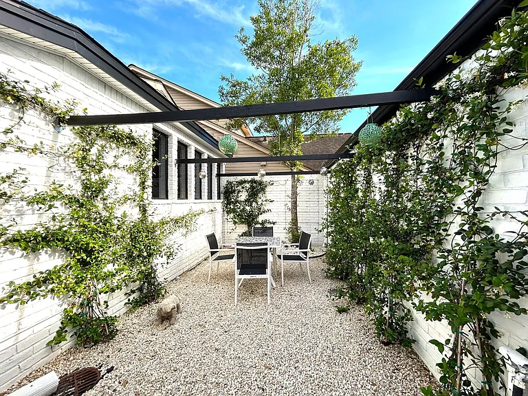 707 Trademark Pl — Photo 2
