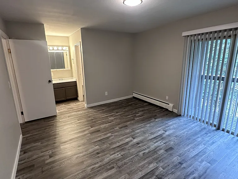 2805 Riverside Dr — Photo 8