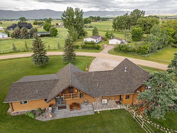 3rd image of 62 Sherri View Dr